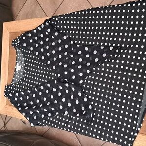 beautiful polka dot Qurvii black and white top